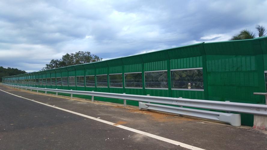 <a href=http://aiideal-home.com/news_article?news_id=144>天津道路聲屏障</a>
